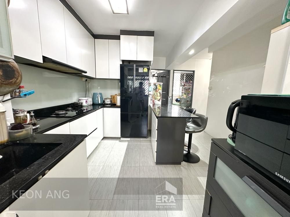 High Floor, Good Corridor Space, Bright and Windy, Great Location