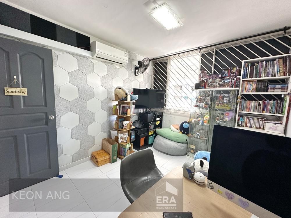 High Floor, Good Corridor Space, Bright and Windy, Great Location