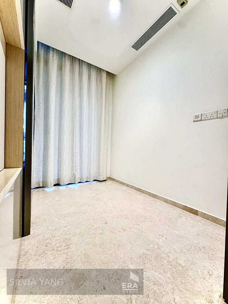 Spacious 2 Beds Plus Study Room for Sale; Connected to Paragon