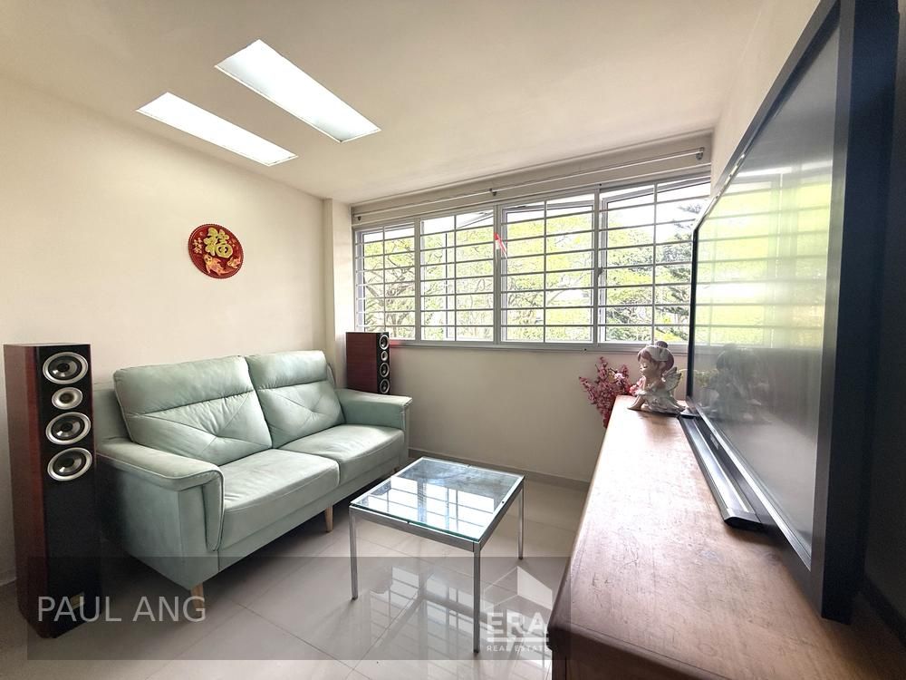 Landed Facing, Bright and Breezy Unit! Move in Condition!