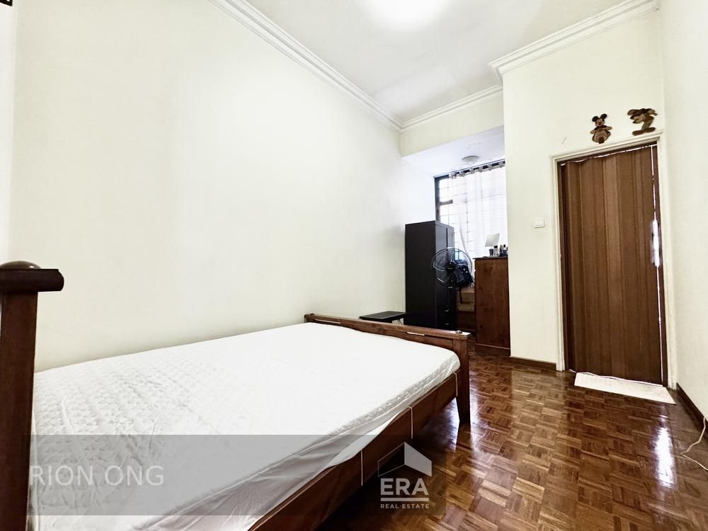 Well Kept Fh Corner Terrace for Sale