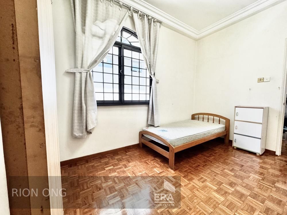 Well Kept Fh Corner Terrace for Sale