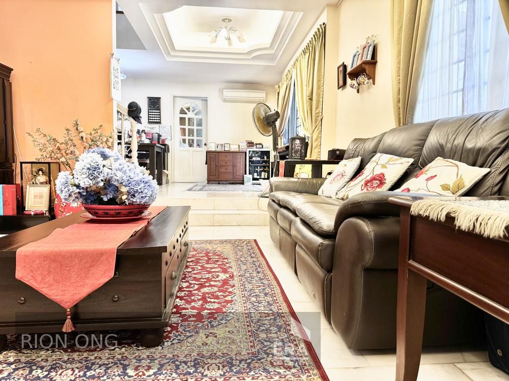 Well Kept Fh Corner Terrace for Sale