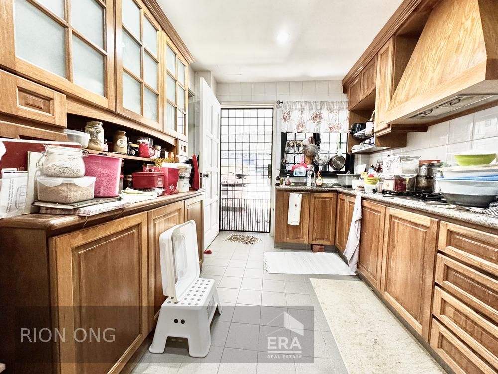 Well Kept Fh Corner Terrace for Sale