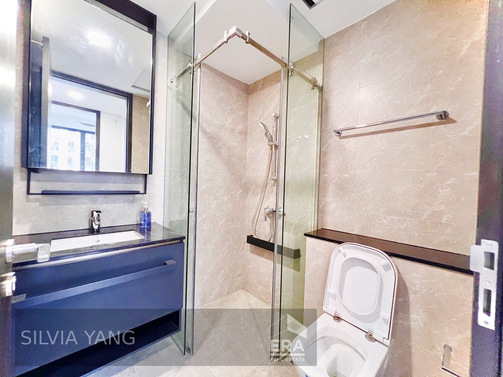 Next to Mrt, High Floor Spacious 2beds 2 Bath for Sale