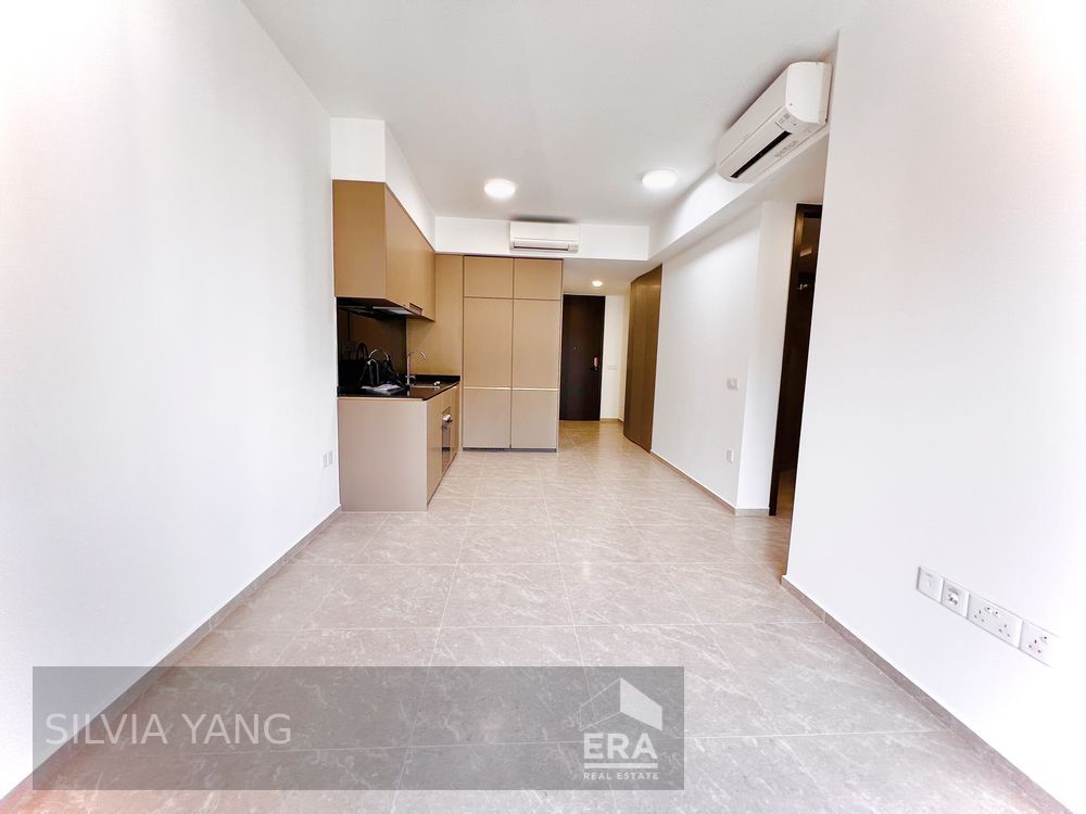 Next to Mrt, High Floor Spacious 2beds 2 Bath for Sale