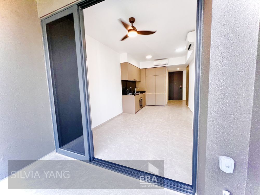 Next to Mrt, High Floor Spacious 2beds 2 Bath for Sale