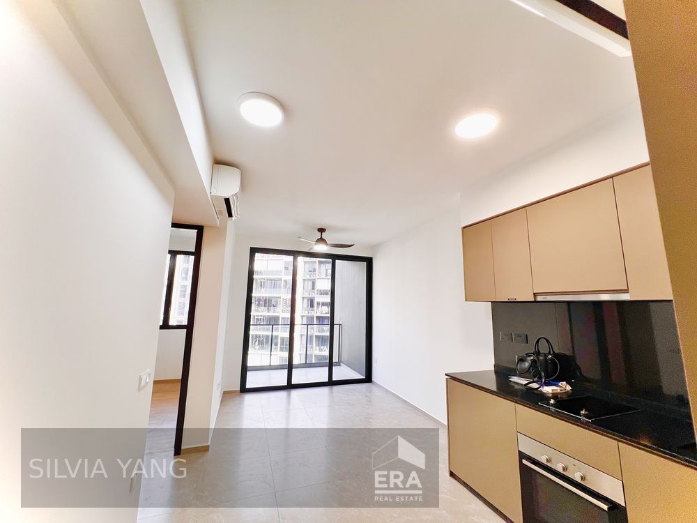 Next to Mrt, High Floor Spacious 2beds 2 Bath for Sale