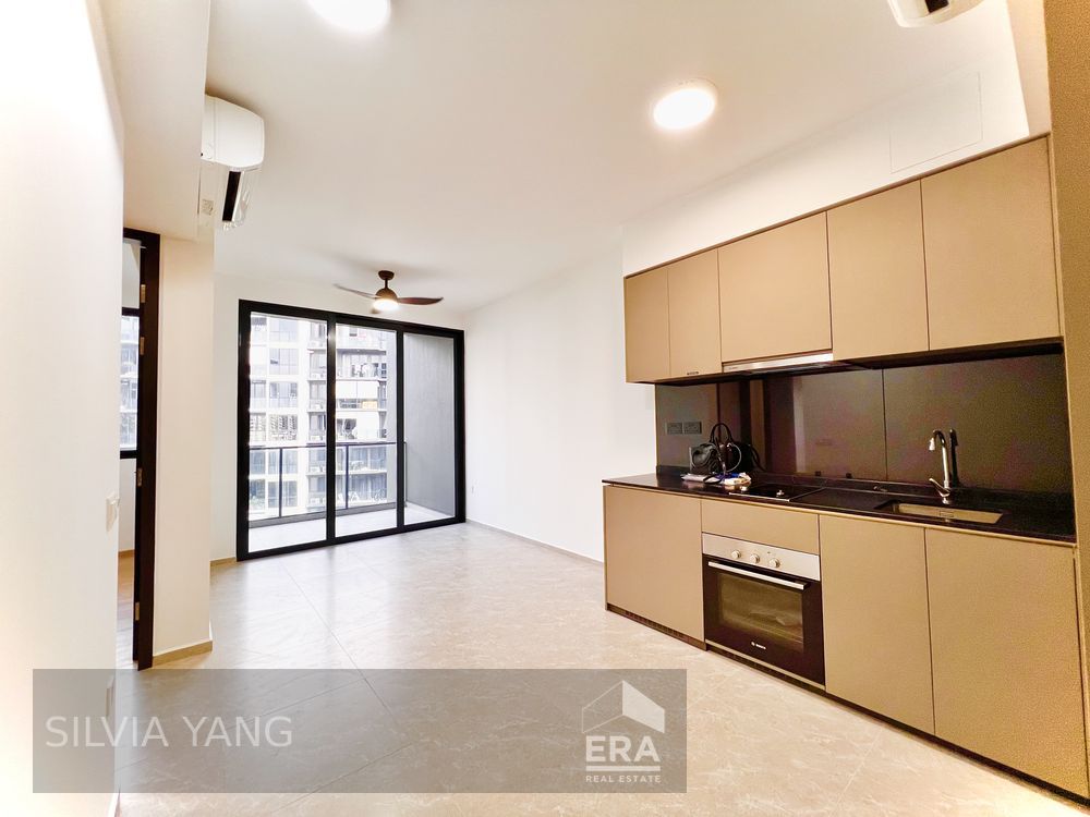 Next to Mrt, High Floor Spacious 2beds 2 Bath for Sale