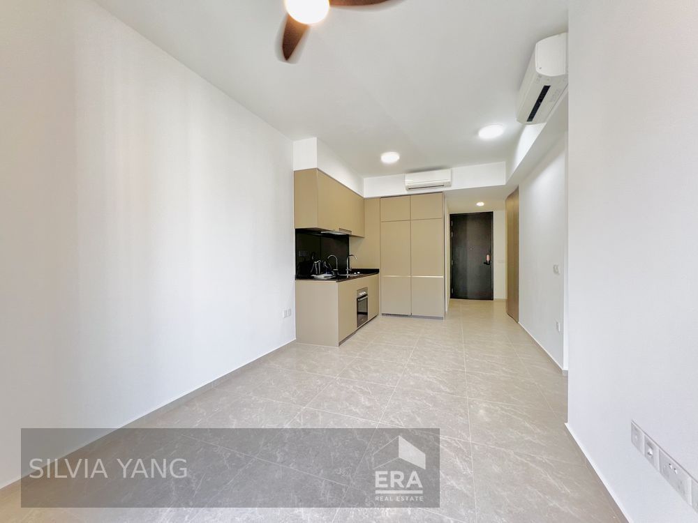 Next to Mrt, High Floor Spacious 2beds 2 Bath for Sale