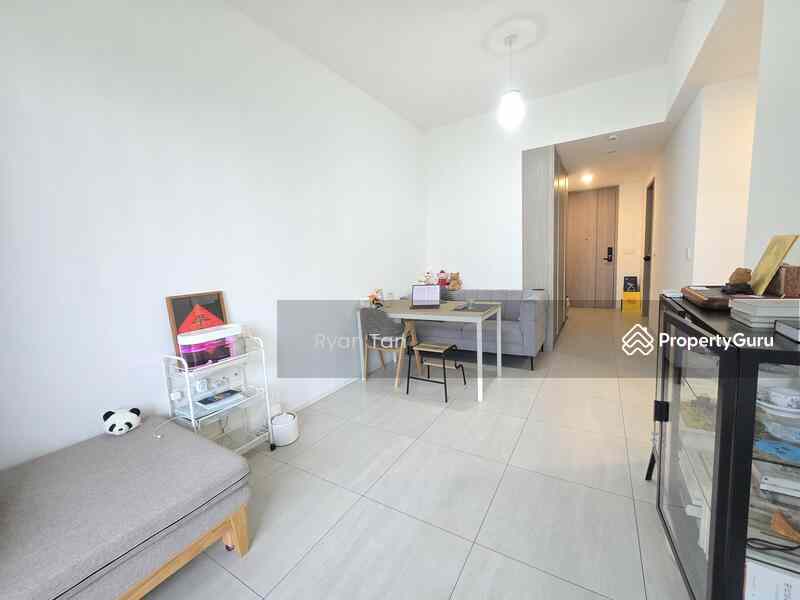 Prop-GPT: Apartment: D13  The Woodleigh Residences