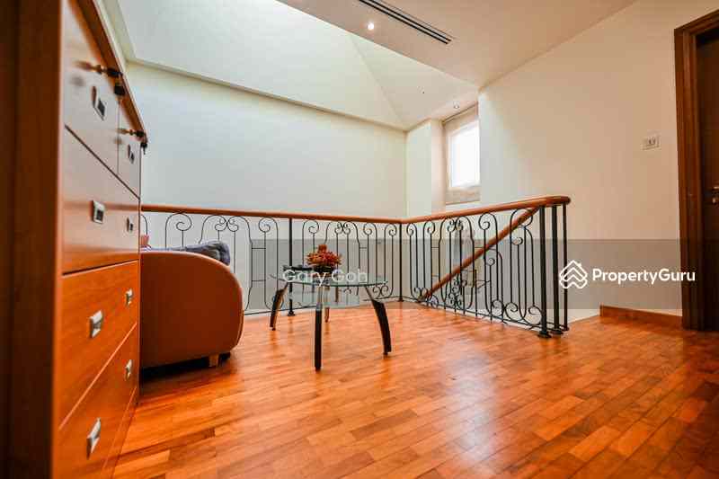 Prop-GPT: Terrace: D17  Almost move-in condition Freehold Terrace at Changi Heights vicinity