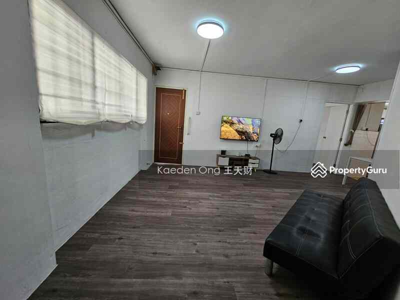 Prop-GPT: HDB Flat: D19  102 Hougang Avenue 1