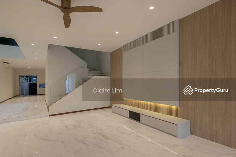 Prop-GPT: Terrace: D20  Jalan Telang 3 sty newly renovated 1km to st nick airwell lift shaft