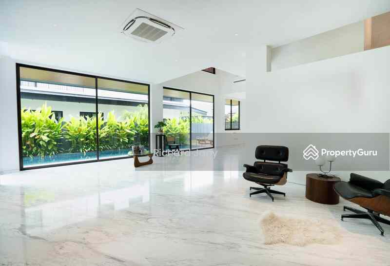Prop-GPT: Semi-Detached: D10 Holland D10 MAPLE AVE NEW FH POOL LIFT 5 BEDS
