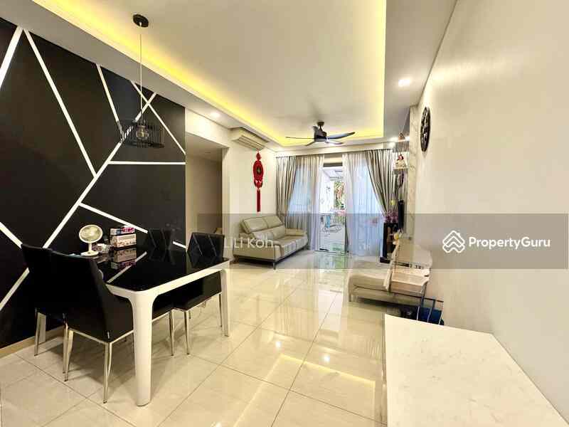 Prop-GPT: Condominium: D19  Terrasse