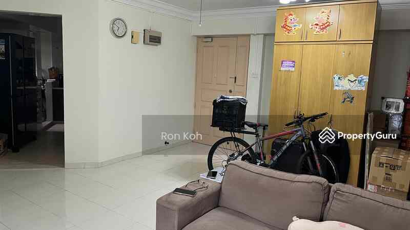 Prop-GPT: HDB Flat: D25  681B Woodlands Drive 62