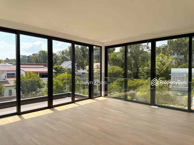 Prop-GPT: Semi-Detached: D10 Holland ADELYN 93259988 HOLLAND VICINITY  LUXURIOUS BRAND NEW  2.5 STY DETACHED