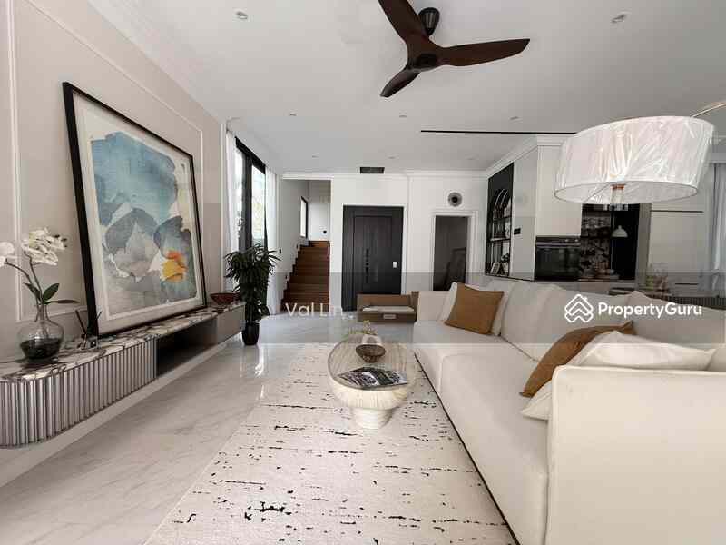 Prop-GPT: Corner Terrace: D17  Brand New Corner-T EARLY BIRD SALE  With Lift & Pool  5mins Walk to Mall & Seaside