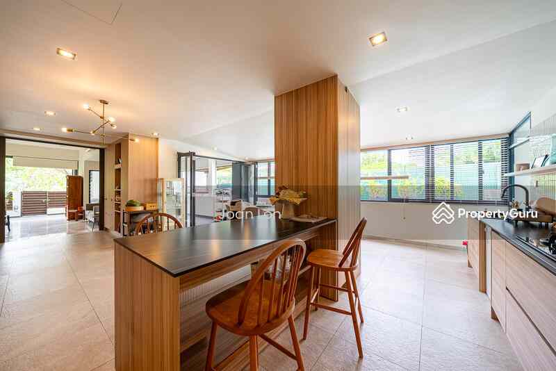 Prop-GPT: Detached: D17  $1200psf FH Detached Potential or Subdivide, Private Corner Plot