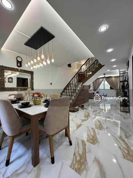 Prop-GPT: HDB Flat: D18 Pasir Ris 108 Pasir Ris Street 12