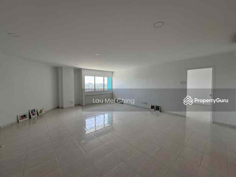 Prop-GPT: Apartment: D03  Queensway Tower