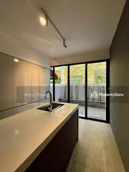 Prop-GPT: Shophouse: D15  75 Lor 101 Changi