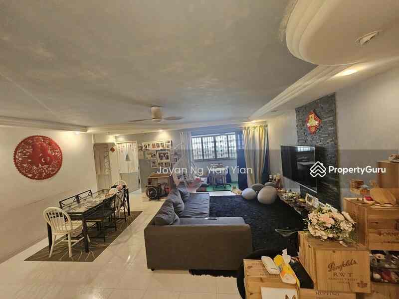 Prop-GPT: HDB Flat: D19  305B Anchorvale Link