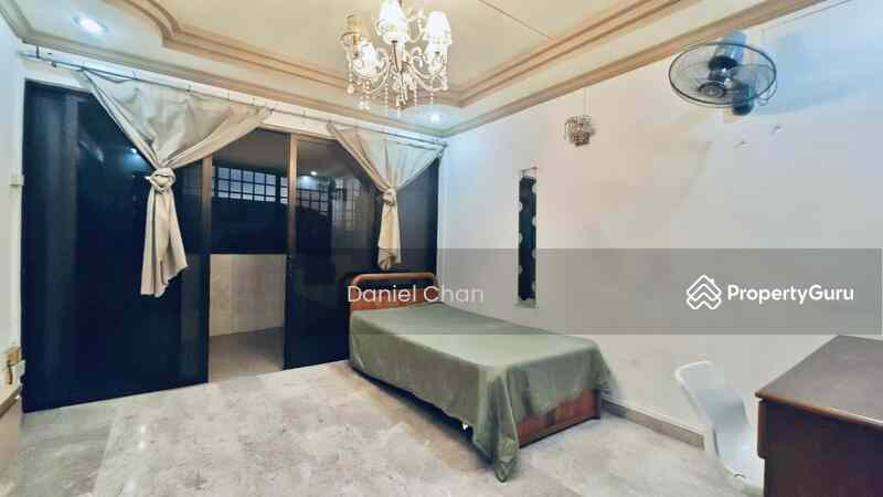 893A Tampines Avenue 8: D18 Tampines HDB Flat | Prop-GPT the AI-Powered Property Guru