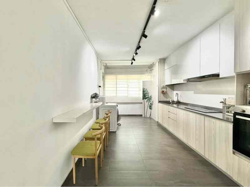 215 Serangoon Avenue 4: D19 Serangoon HDB Apartment | Prop-GPT the AI-Powered Property Guru