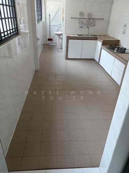 Prop-GPT: Shophouse: D09  walk up apartment along rivervaley