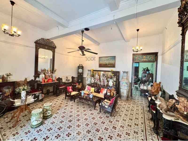 32 LORONG 24A GEYLANG: D14 Geylang Conservation Home | Prop-GPT the AI-Powered Property Guru