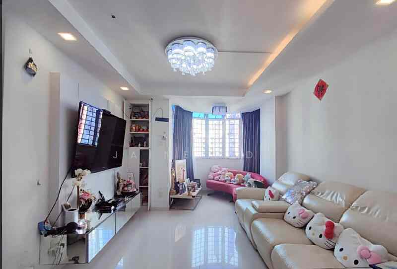 Prop-GPT: HDB Flat: D27 Sembawang 341B Sembawang Close