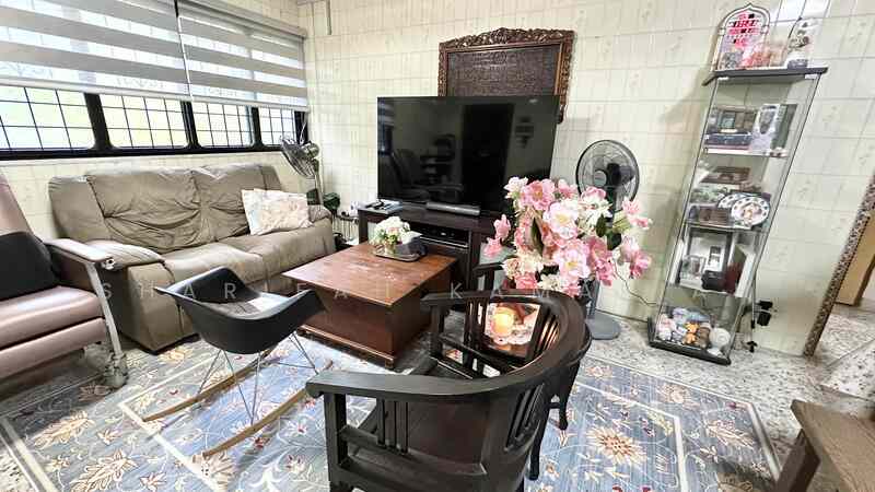 Prop-GPT: HDB Flat: D05 Clementi 333 Clementi Avenue 2