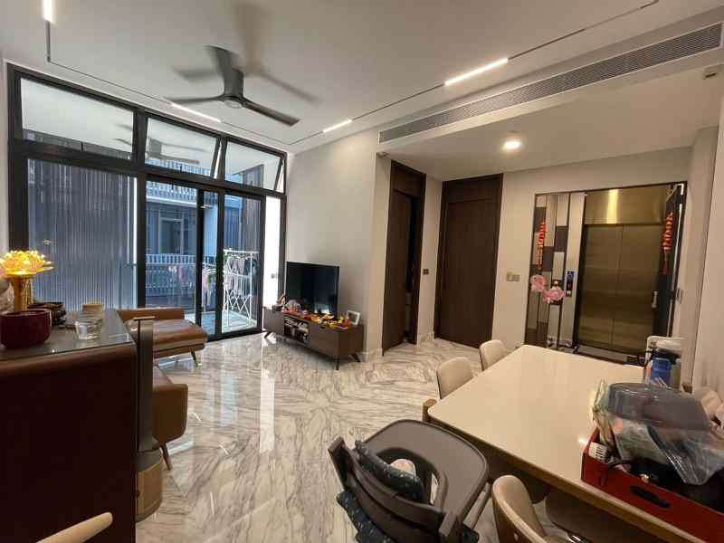 Van Holland: D10 Holland Condominium | Prop-GPT the AI-Powered Property Guru