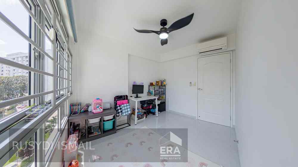 876a Tampines Avenue 8: D18 Tampines HDB - 3 room | Prop-GPT the AI-Powered Property Guru