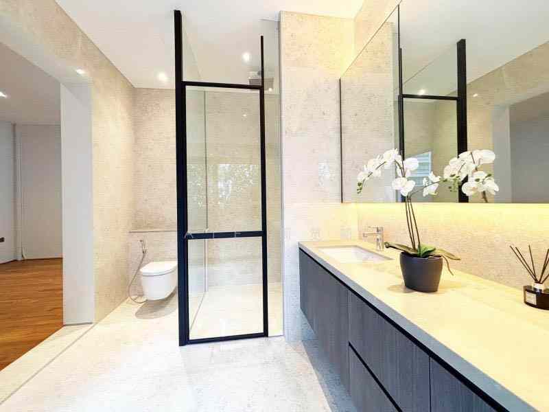 Newly BuiltLift with PoolPark 2 Cars: D09 Cairnhill Terrace | Prop-GPT the AI-Powered Property Guru