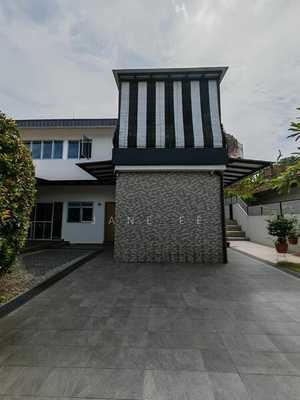 Unique Garden: D21 Hume Avenue Semi-Detached | Prop-GPT the AI-Powered Property Guru