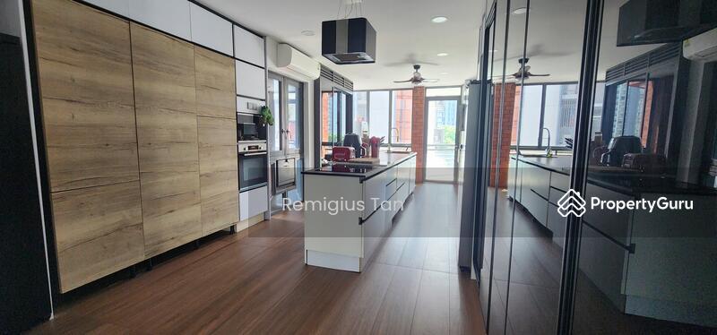 Prop-GPT: Condominium: D10  72 Grange