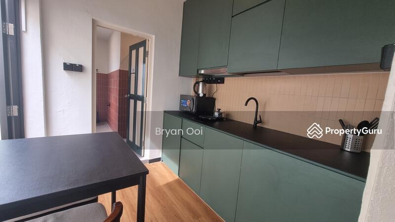 Walk-up Apartment for Rent: D08, 209128