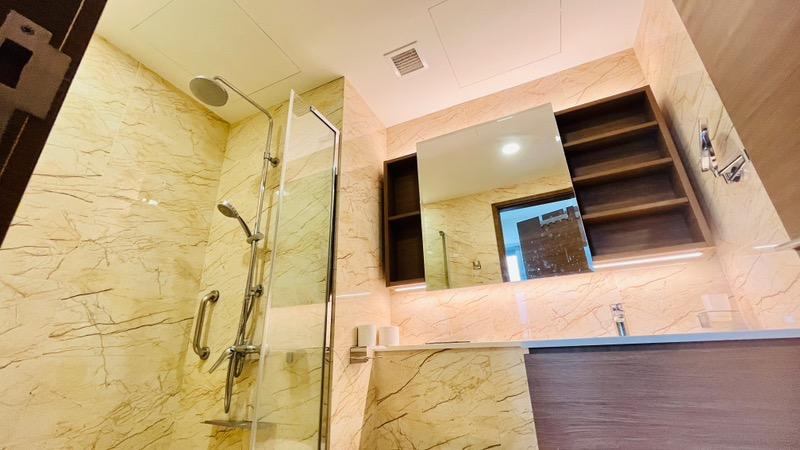 Queens Peak Condominium For Rent, $3,800, 1 Bed 1 Bath 430 sqft $8.84 psf