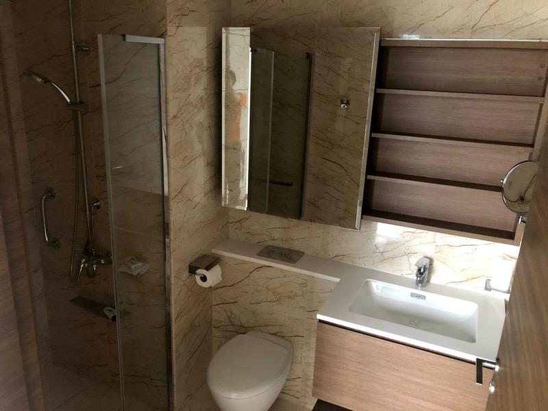 Queens Peak Condominium For Rent, $3,800, 1 Bed 1 Bath 430 sqft $8.84 psf