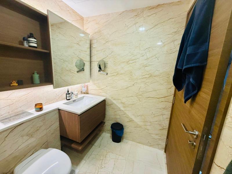 Queens Peak Condominium For Rent, $3,800, 1 Bed 1 Bath 430 sqft $8.84 psf