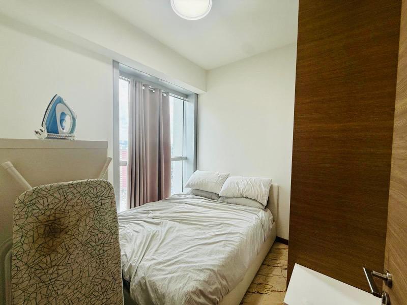 Queens Peak Condominium For Rent, $3,800, 1 Bed 1 Bath 430 sqft $8.84 psf
