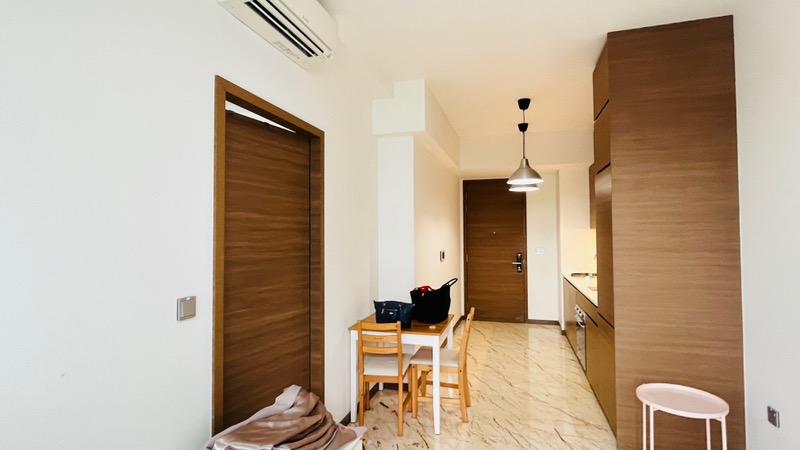 Queens Peak Condominium For Rent, $3,800, 1 Bed 1 Bath 430 sqft $8.84 psf