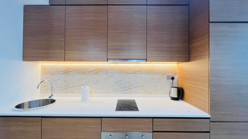 Queens Peak Condominium For Rent, $4,000, 1 Bed 1 Bath 430 sqft $9.30 psf