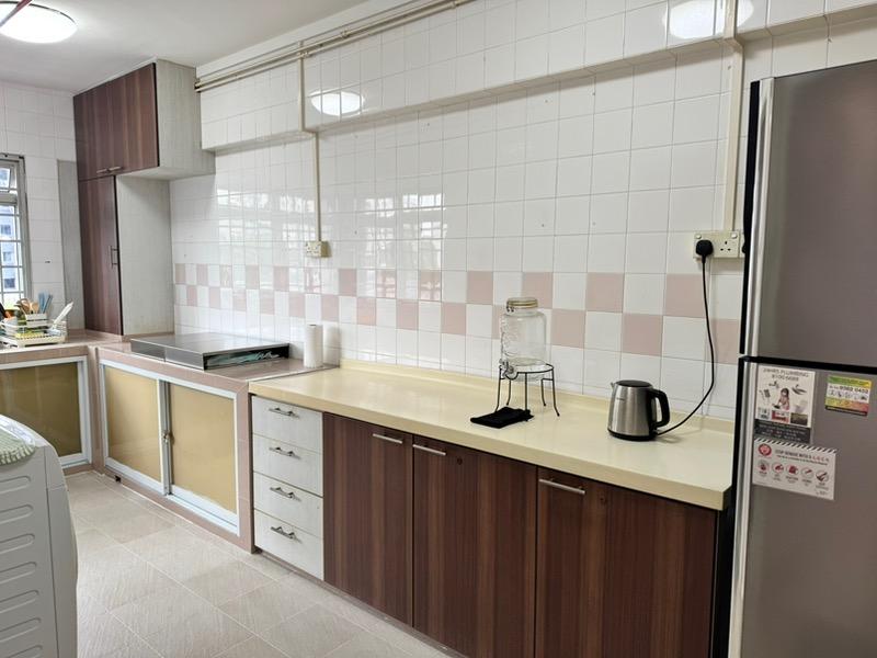 668B Jurong West Street 64 HDB Apartment For Rent, $3,500, 3 Bed 2 Bath 968 sqft $3.62 psf