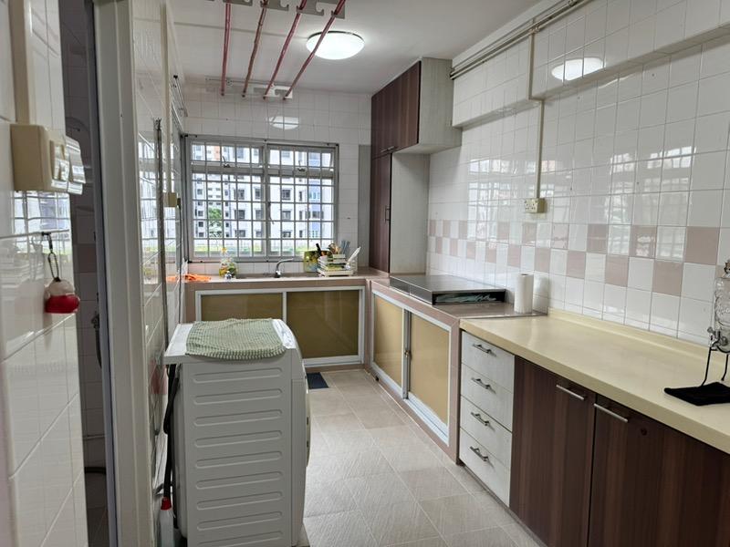 668B Jurong West Street 64 HDB Apartment For Rent, $3,500, 3 Bed 2 Bath 968 sqft $3.62 psf