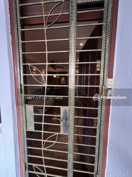 Prop-GPT: HDB Flat: D19  207 Serangoon Central