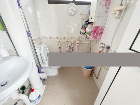 122 Ang Mo Kio Avenue 3 HDB Apartment Room Rental, $850, 1 Bed 1 Bath 150 sqft $5.67 psf
